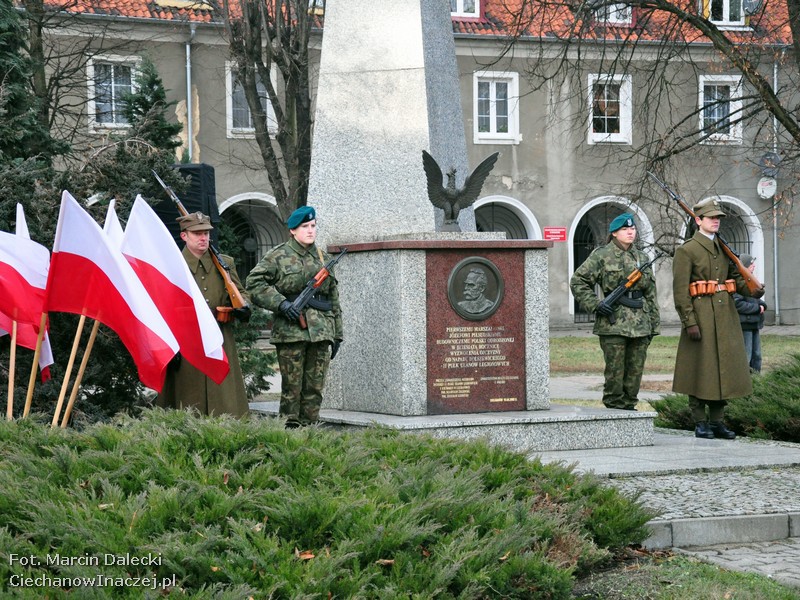Porządkują miejsca pamięci