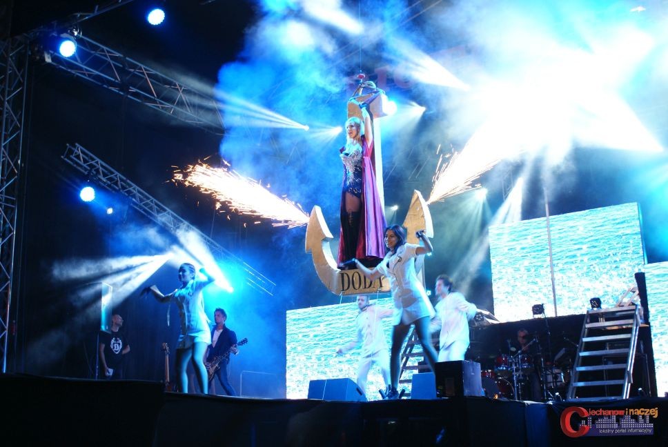 Widowiskowy koncert Dody na zamkowych błoniach (zdjęcia)