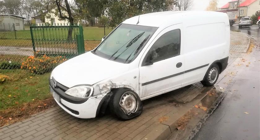 Ciechanowianka uderzyła Oplem w ciężarówkę [zdjęcia]