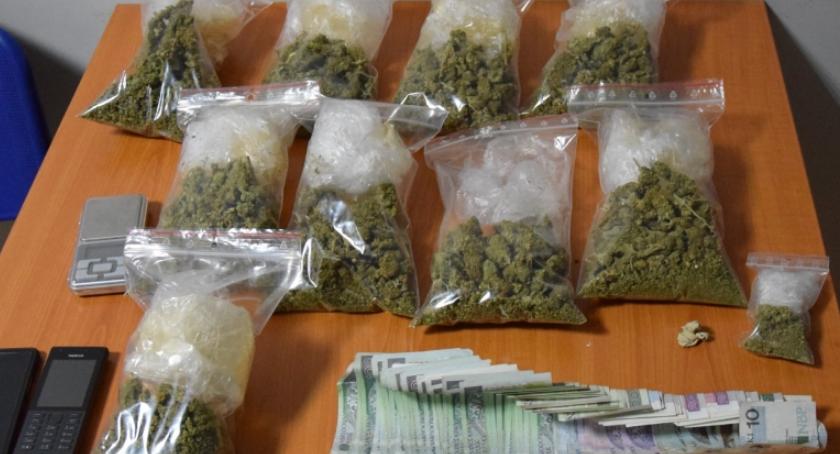Kryminalni z Ciechanowa zatrzymali trzy osoby. Przejęli pół kilograma narkotyków