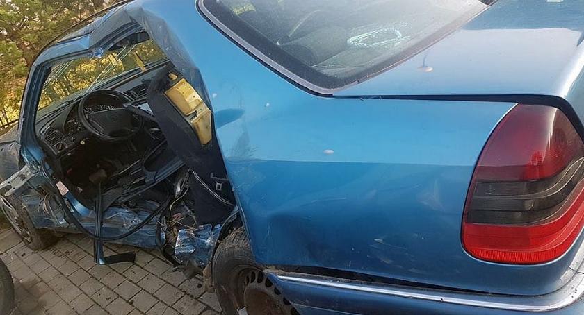 Mazda uderzyła w Mercedesa. Zginął kierowca [zdjęcia]