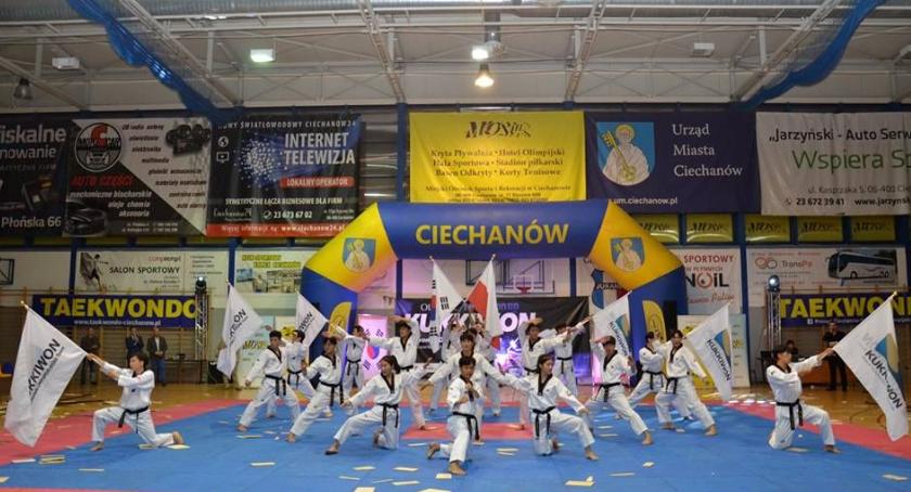 Pokaz taekwondo Kukkiwon Demo Team przyciągnał tłumy ciechanowian [zdjęcia]