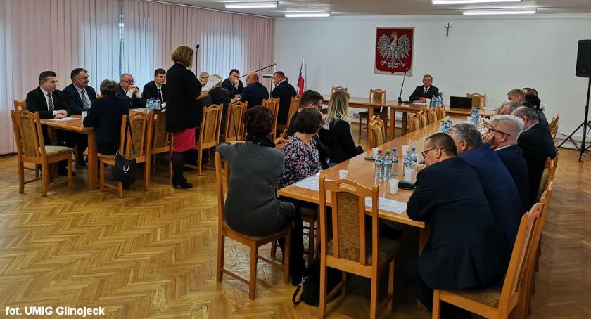 Rada Miejska w Glinojecku wybrała przewodniczącego i wiceprzewodniczących