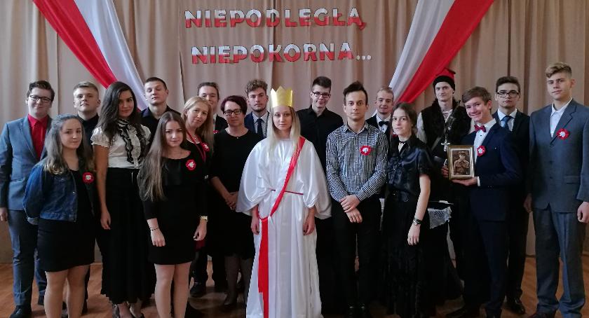 Uczniowie ZS 1 uczcili 100-lecie niepodległości [zdjęcia]