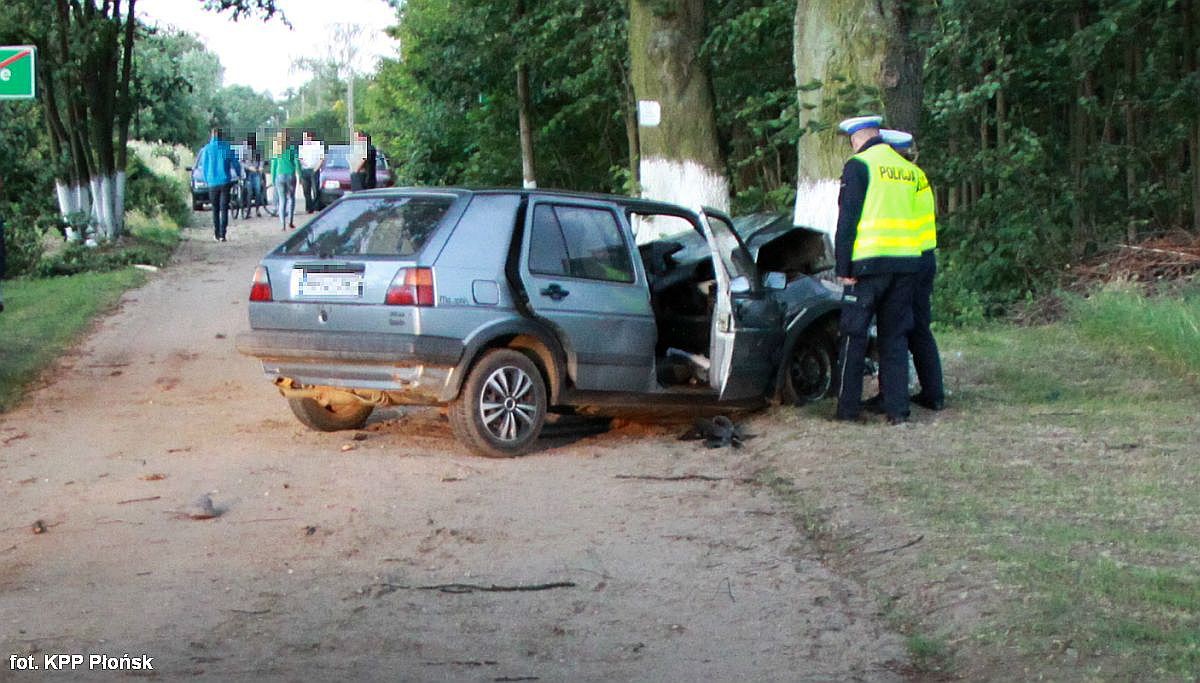 Golf uderzył w drzewo. Trzy osoby ranne