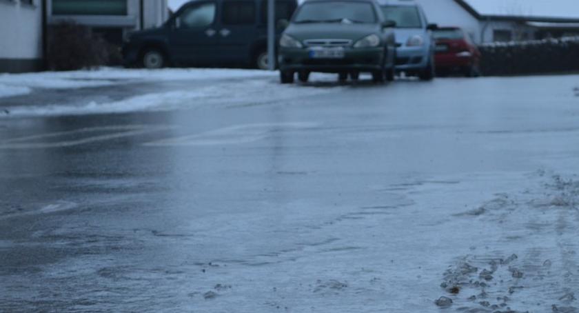 IMGW ostrzega kierowców z powiatu ciechanowskiego
