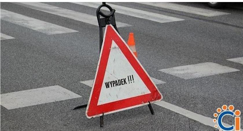 Zderzenie Audi z rowerzystą przy ciechanowskiej szkole. Poszkodowany nastolatek