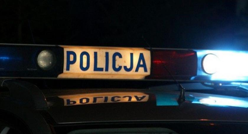 Omijał pieszego i zderzył się z dwoma pojazdami. Jego auto stanęło w płomieniach