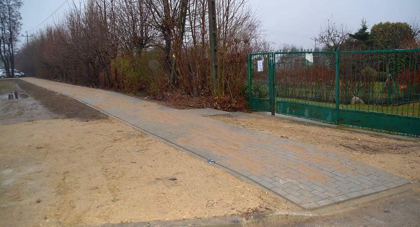 Na ul. Gostkowskiej pojawił się brakujący fragment chodnika