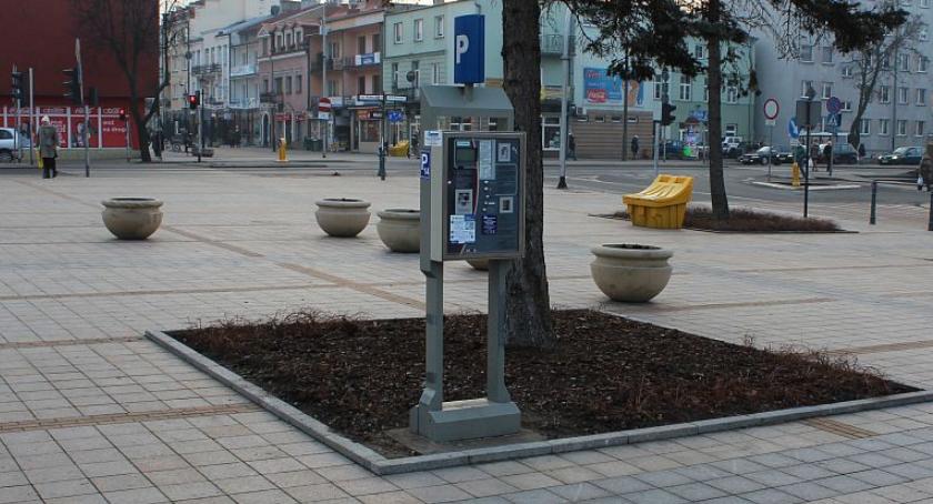 Ile miasto zarabia na płatnych parkingach?