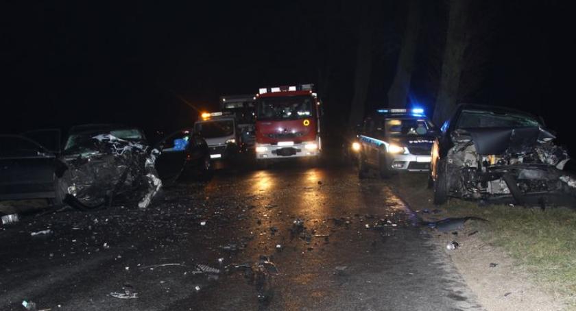 Trzy osoby ranne po zderzeniu osobówek [zdjęcia]