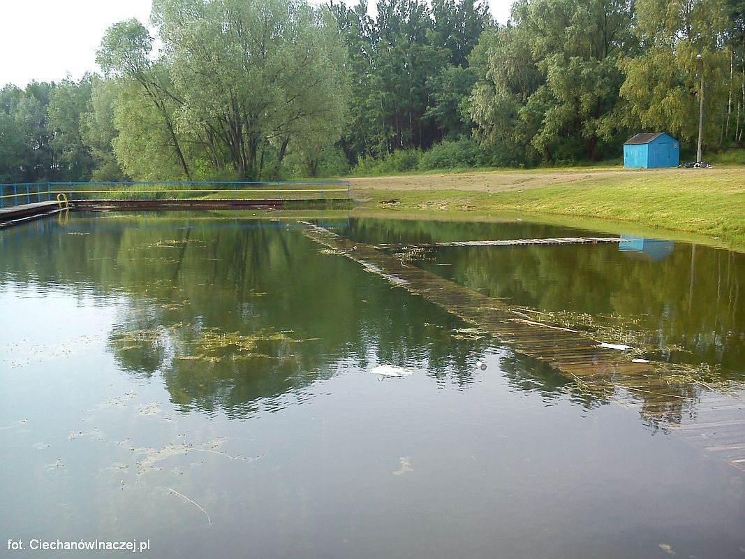 Wandale na Krubinie. Trwa porządkowanie kąpieliska (zdjęcia)