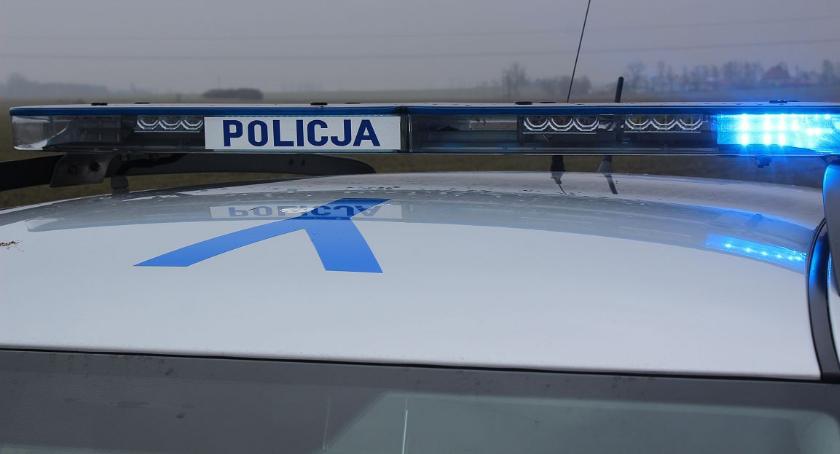 Uderzył Audi w zaparkowane auto. Był pijany