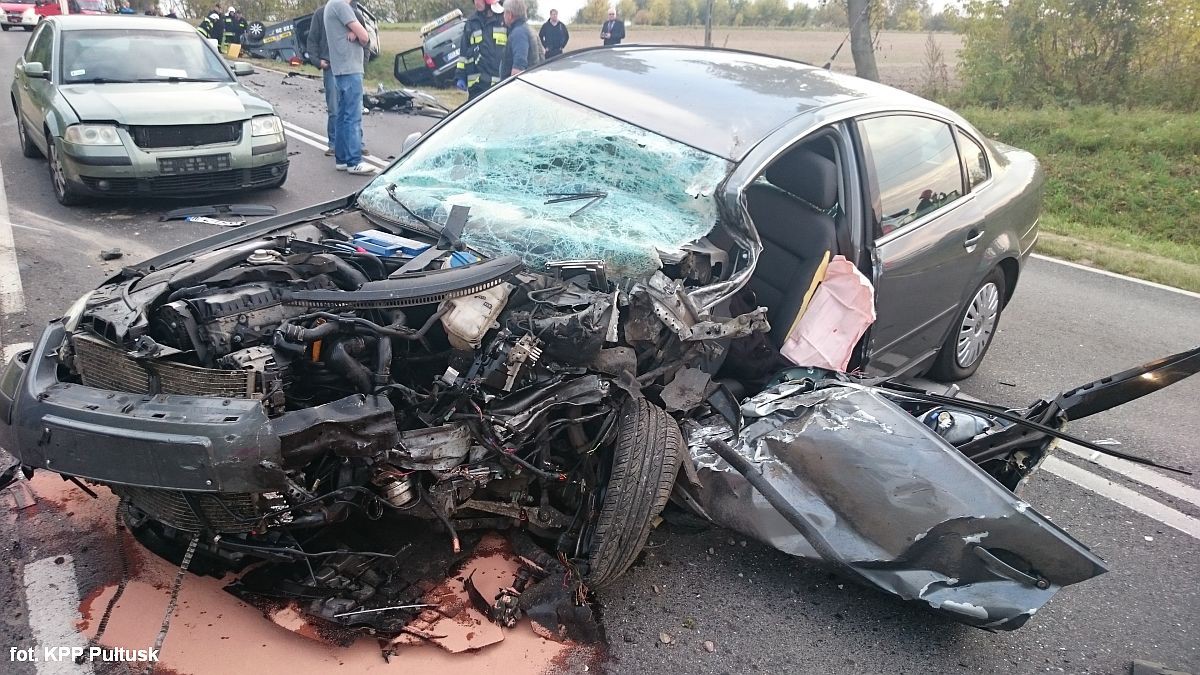 Karambol na drodze krajowej pod Pułtuskiem. Dwie osoby zostały ranne (zdjęcia)