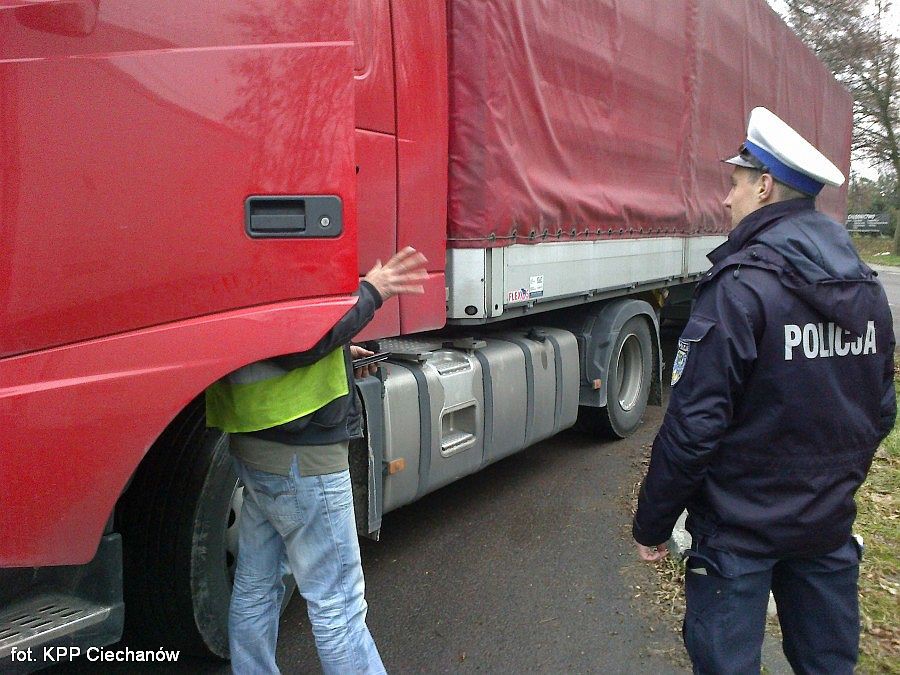 Na drogach powiatu kontrolują ciężarówki