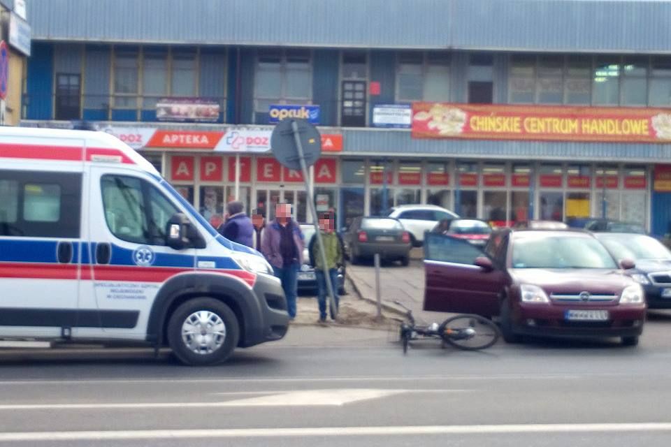 Wypadek na Pułtuskiej. Kierowca Opla potrącił rowerzystę