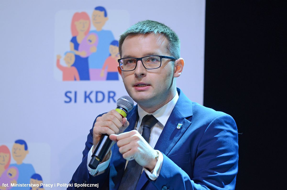 Warszawa: Ciechanów wzorem dla innych miast ws. Karty Dużej Rodziny