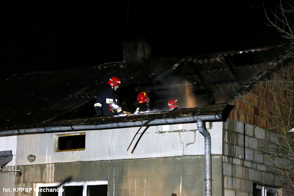 Podpalenie przyczyną pożaru domu. Ogień podłożono w czterech miejscach (zdjęcia)