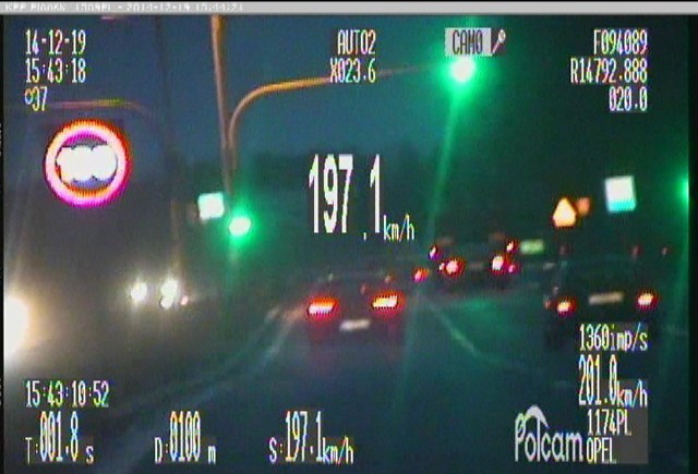 Pirat drogowy pędził siódemką prawie 200km/h. Już stracił prawo jazdy