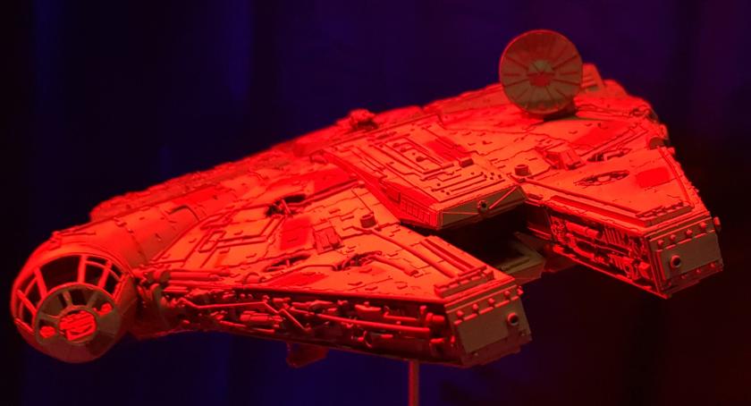Sokół Milenium i R2D2 na Warszawskiej [wideo]
