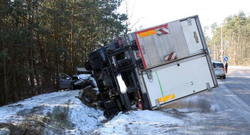 Ciężarówka uderzyła w Opla. 37-latek zginął na miejscu