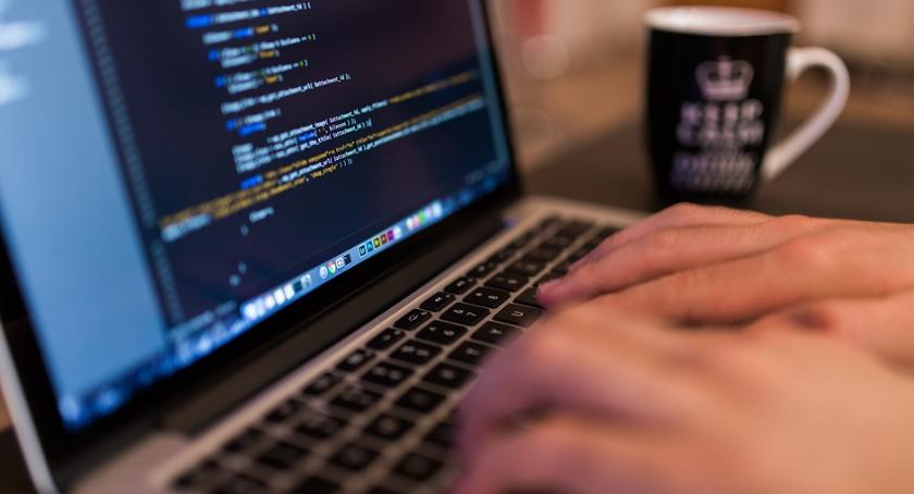 Nastoletni cyberprzestępcy zatrzymani przez ciechanowską policję