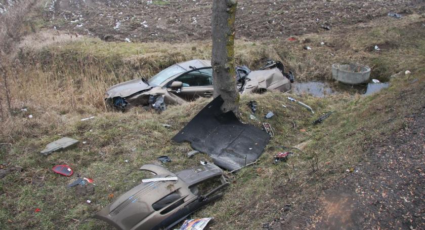 Nieprawidłowe wyprzedzanie przyczyną groźnego wypadku [zdjęcia]