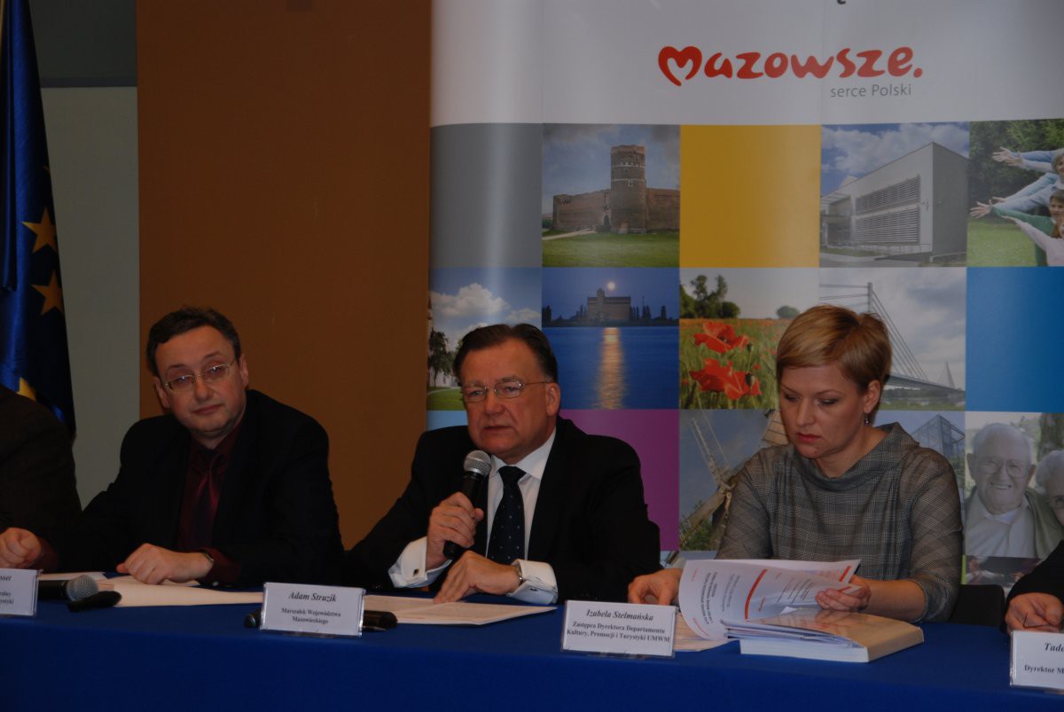 KTO BĘDZIE SPROWADZAŁ TURYSTÓW?