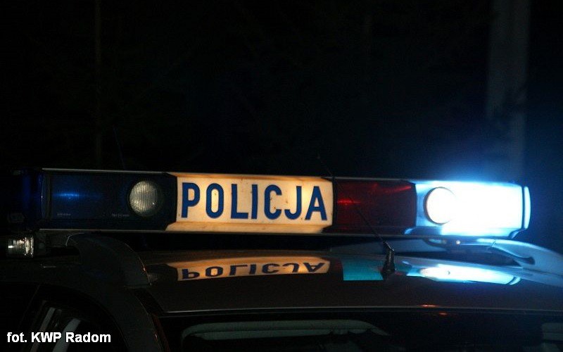 U sąsiadów: Policjanci wyprowadzili mężczyznę z płonącego budynku