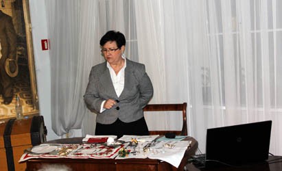 Dobre wychowanie - co wypada, a co nie przy eleganckim stole.