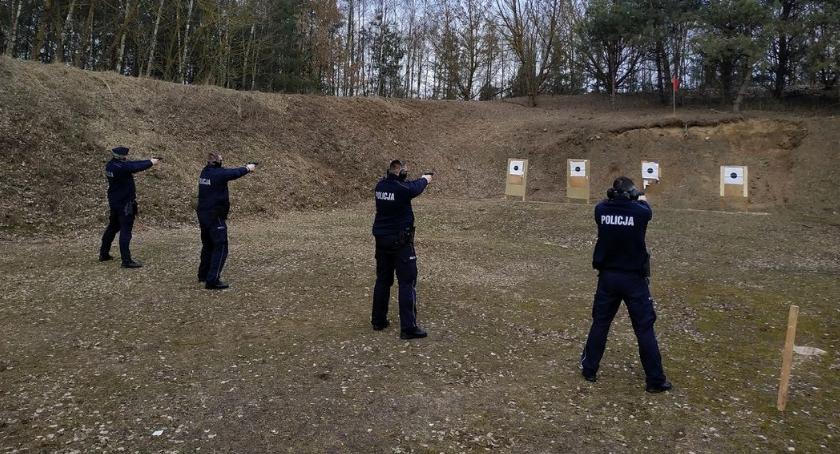 Ciechanowscy policjanci doskonalą umiejętności strzeleckie