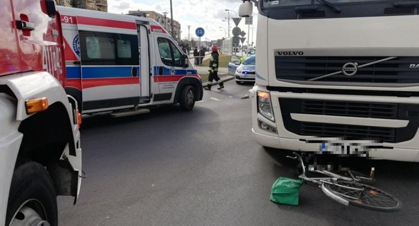 Policja prowadzi postępowanie ws. wypadku na rondzie
