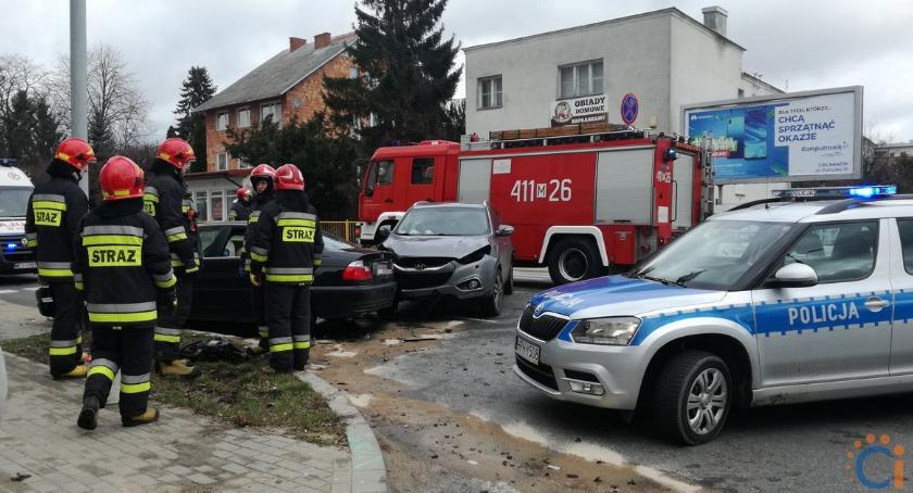 Dwie osoby ranne po wypadku w centrum Ciechanowa [zdjęcia]