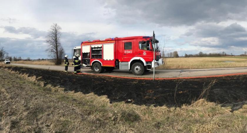 Pożar pod Glinojeckiem. Na nic apele strażaków [zdjęcia]