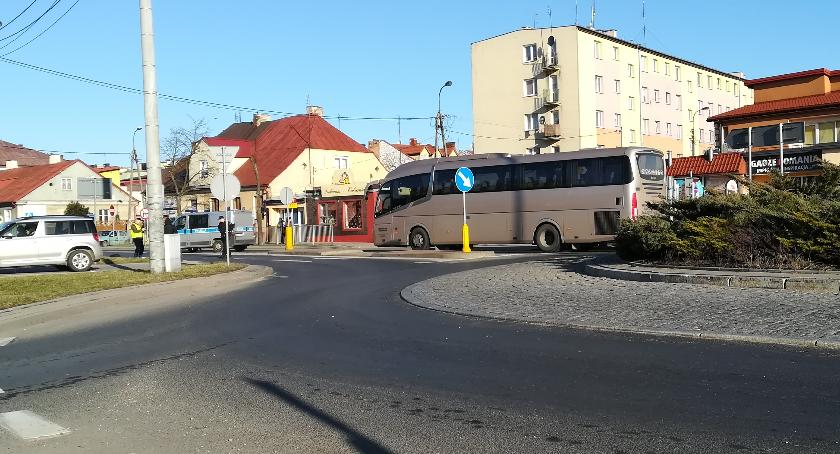 Mężczyzna zginął pod kołami autobusu. Tragiczny wypadek u sąsiadów