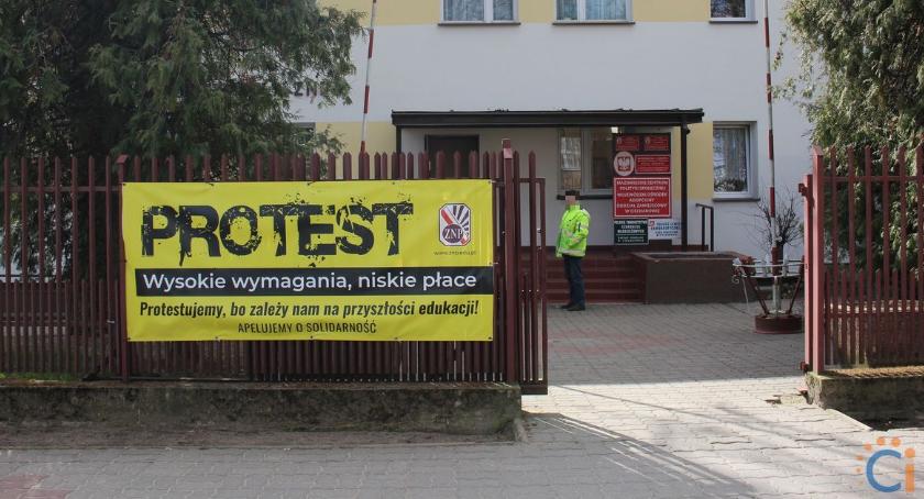 Większość nauczycieli z Ciechanowa za strajkiem. Szkoły i przedszkola zostaną zamknięte?