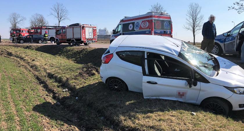 Volkswagen zderzył się z Fordem. Poszkodowana matka z dzieckiem [zdjęcia]