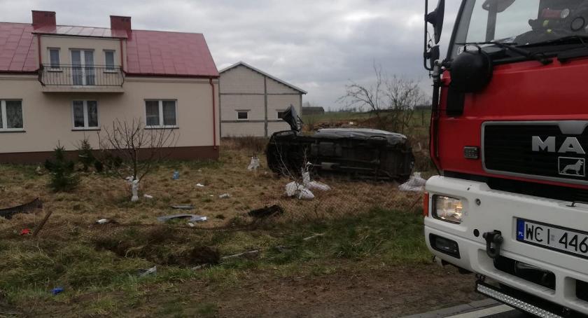 Wypadek i zablokowana droga pod Ciechanowem [zdjęcia]