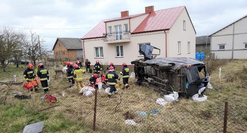 Kompletnie pijany spowodował wypadek i uciekł. Miał dożywotni zakaz [zdjęcia]