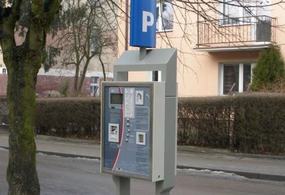 Mieszkańcy chcą płatnych parkingów przy szpitalu i bazarku