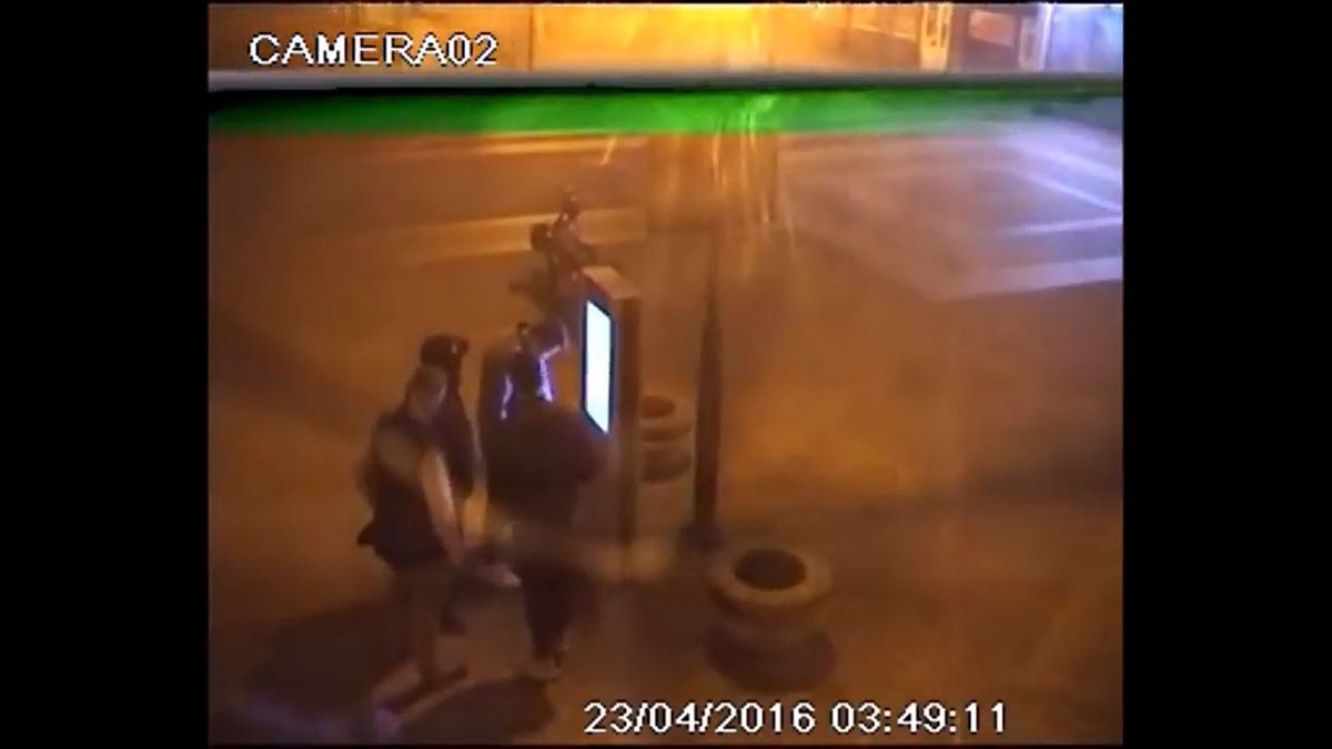 Wandale na ciechanowskim deptaku. Szuka ich policja (wideo)