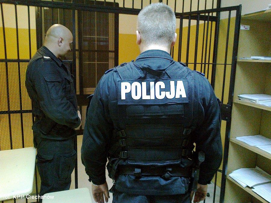 Rozbój i pobicie w Ciechanowie, poszkodowany trafił do szpitala