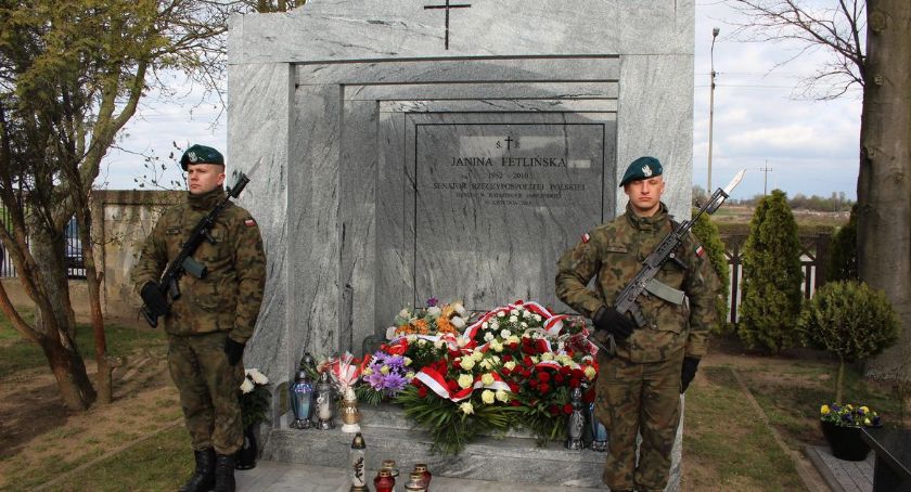 Obchody 9. rocznicy katastrofy smoleńskiej w Ciechanowie [zdjęcia]