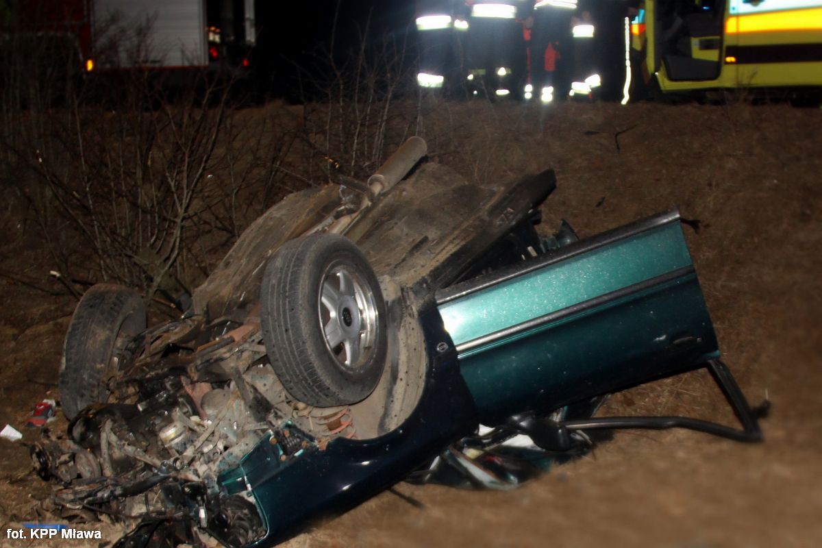 Trzech nastolatków zginęło w wypadku. Audi rozpadło się na pół (zdjęcia)