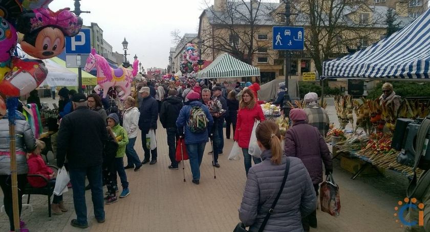 Na ciechanowskim deptaku odbył się Jarmark Wielkanocny [fotorelacja]
