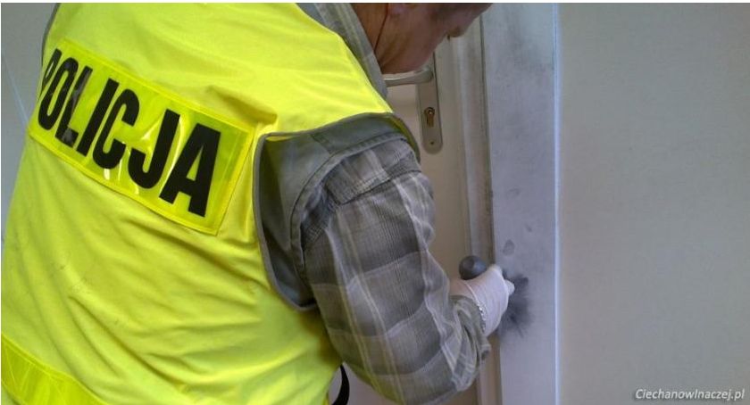 W środku dnia włamali się do mieszkania w centrum Ciechanowa. Policja ostrzega!
