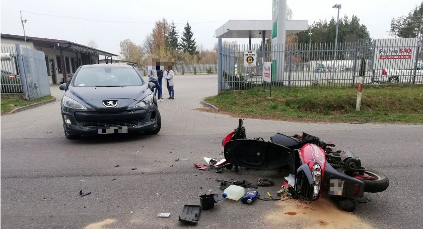 Zderzenie osobówki z motorowerem w gm. Sońsk [zdjęcia]