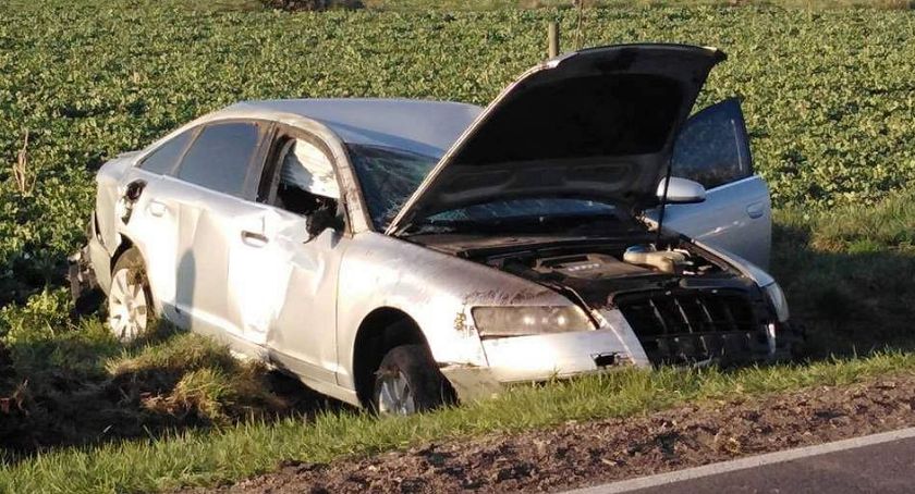 Ściął znak i dachował pod Gruduskiem. Był kompletnie pijany [zdjęcia]