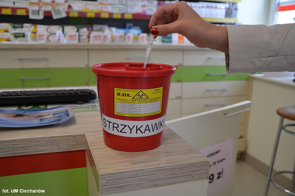 W ciechanowskich aptekach pojawiły się pojemniki na zużyte strzykawki i igły