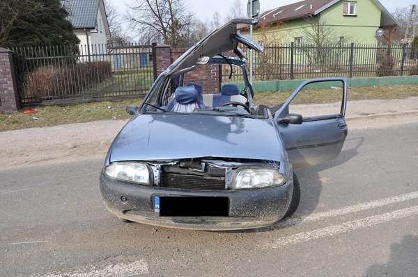 Pijany 19 latek uderzył w słup energetyczny